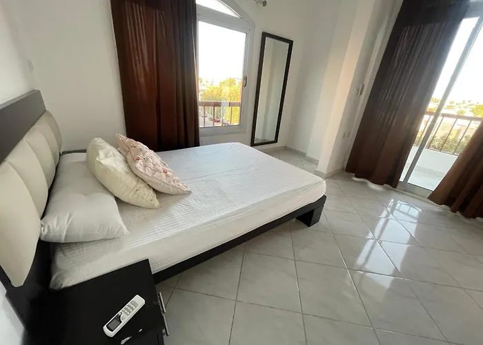 Desert Pearl Three Bedrooms Apartment